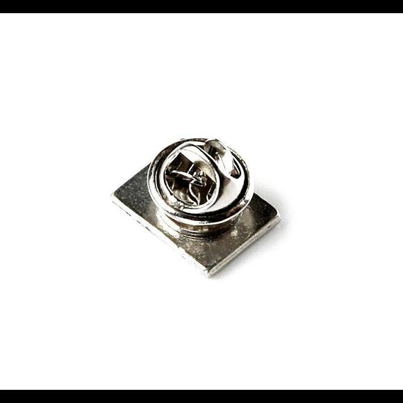 UK Flag Lapel Pin - Picture 2 of 3